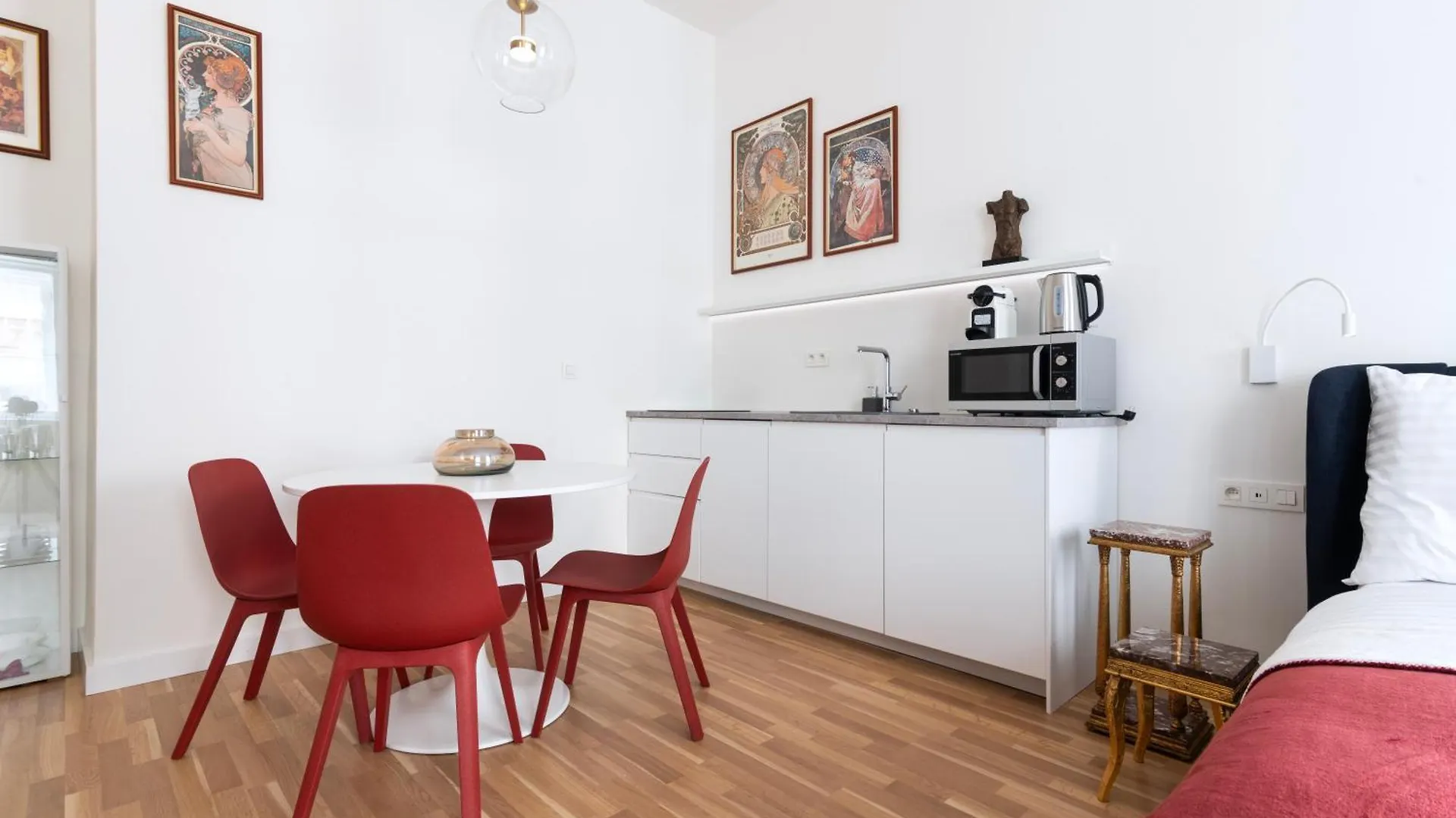 J3 Prague Apartments 0*,
